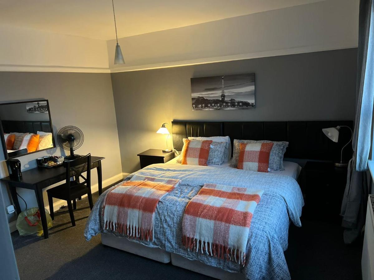 Upton Arms Hotel Понтефракт Экстерьер фото