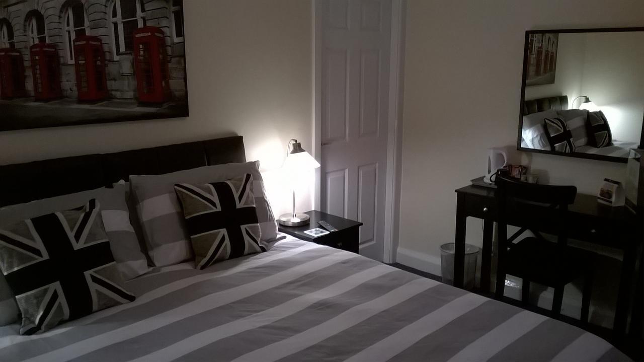 Upton Arms Hotel Понтефракт Экстерьер фото