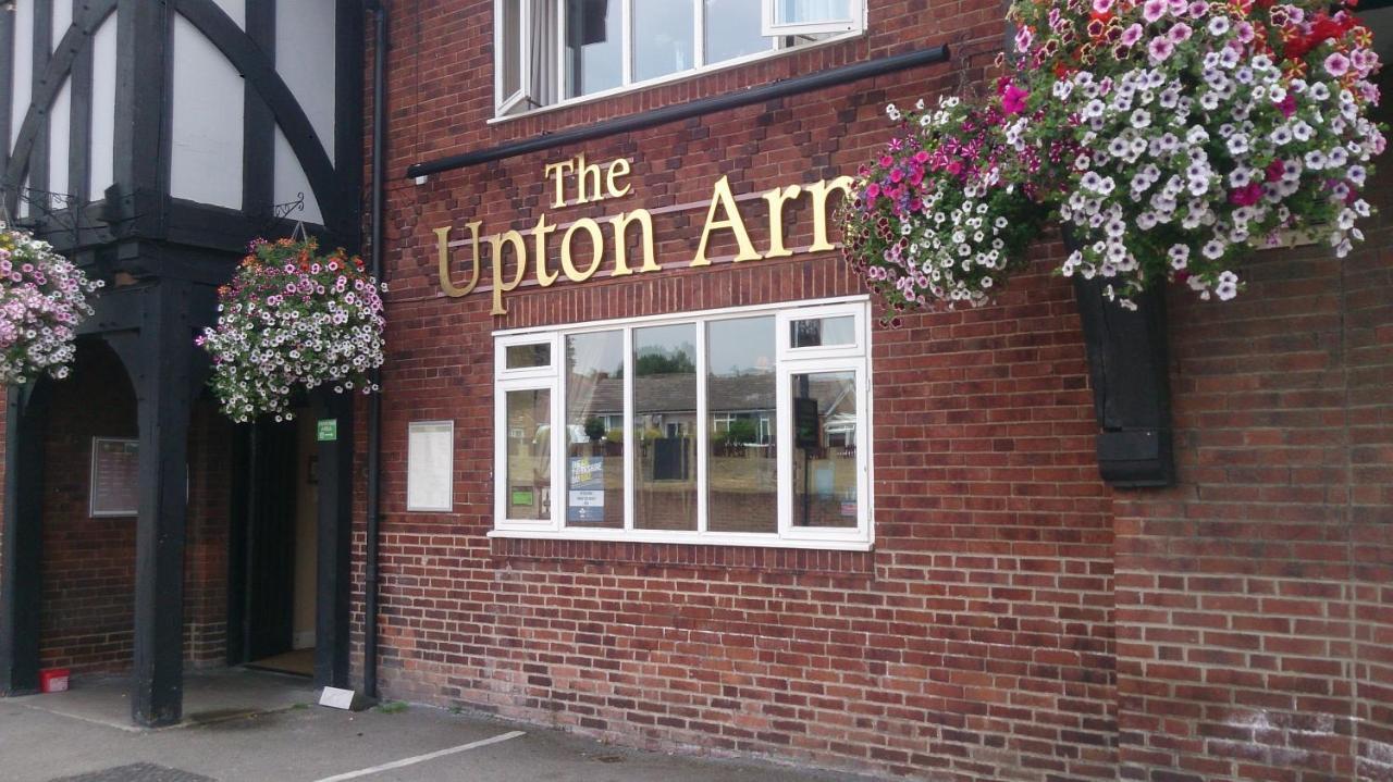 Upton Arms Hotel Понтефракт Экстерьер фото
